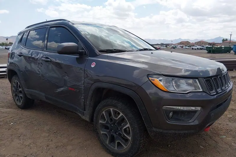 2019 Jeep Compass — фото из объявления IAAI